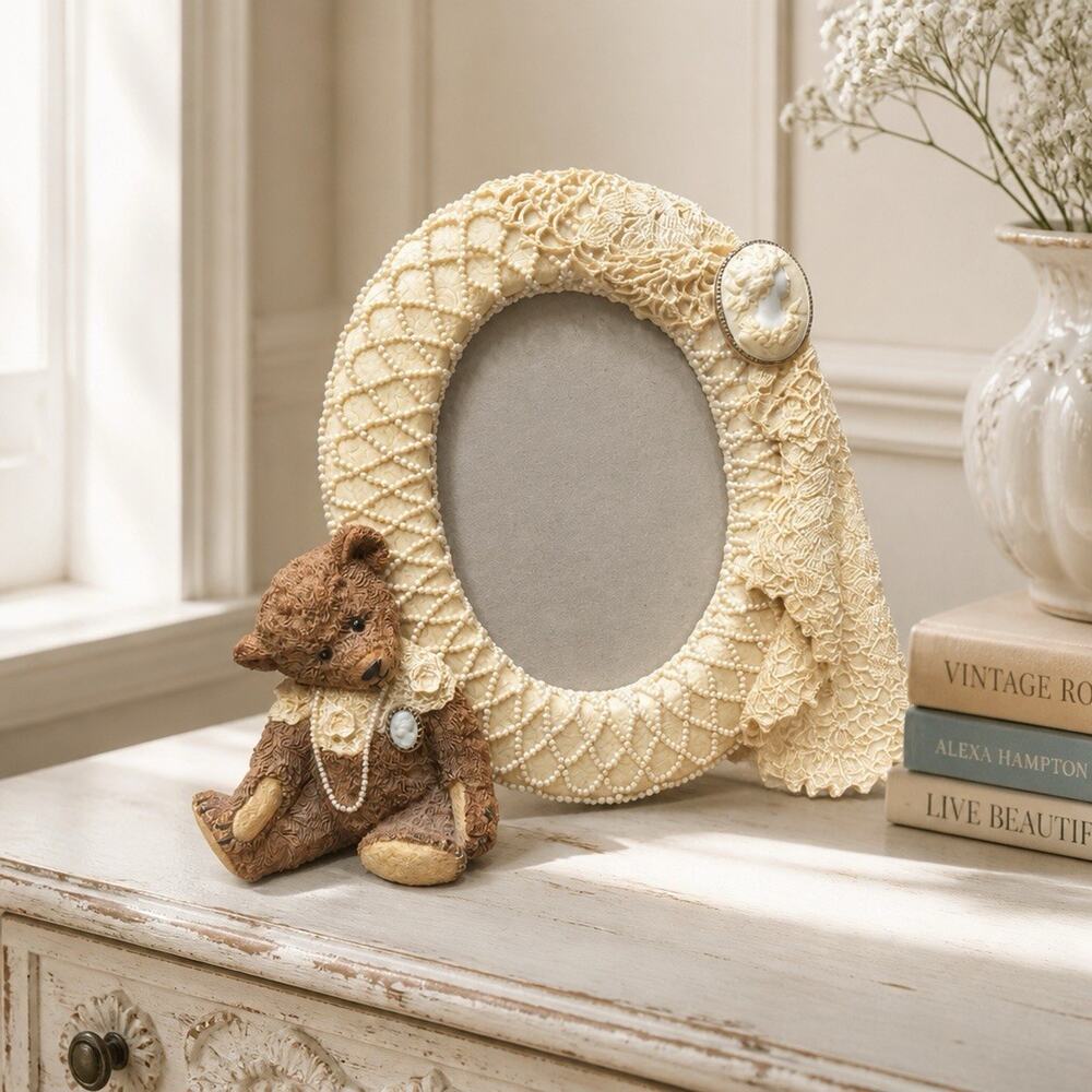 Vintage 1996 United Design Corp Cameo Teddy Oval Picture Frame, Home Decor